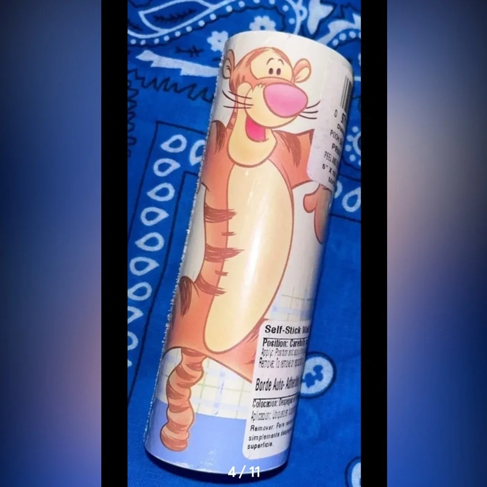 BNWT Really Cute Tigger self stick wall border